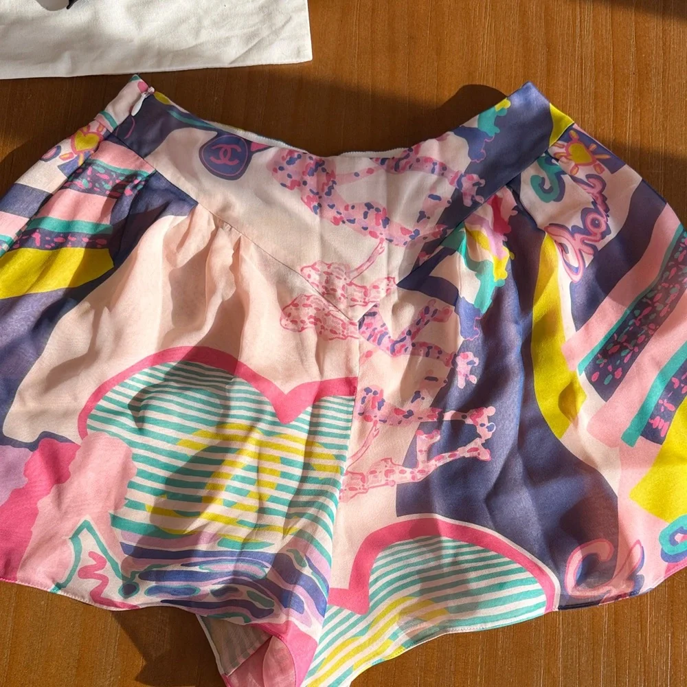 CHANEL LA Disco Barbie Cruise Collection Shorts - Picture 5 of 12